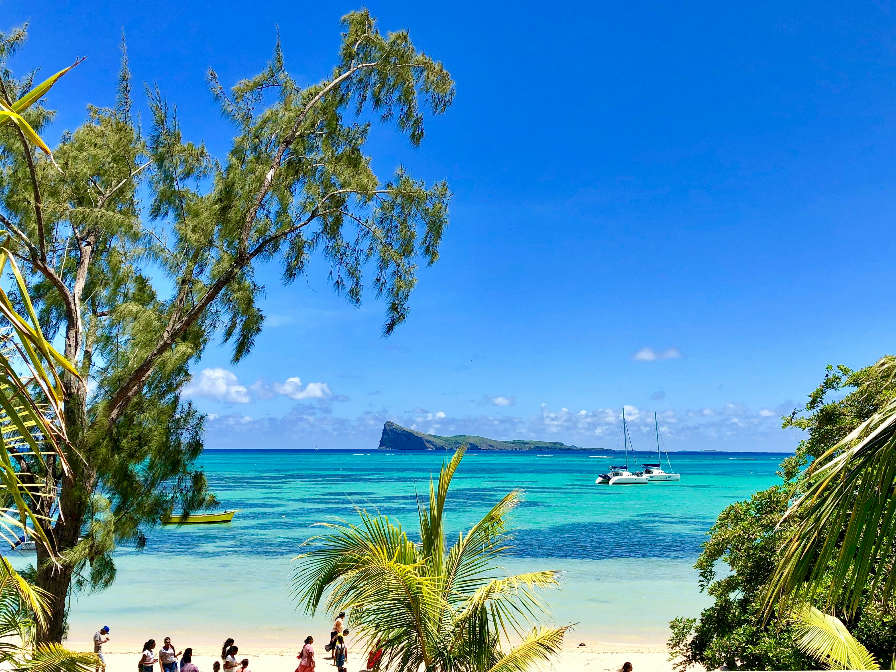 Mauritius Travel Guide 2026: Beaches, Resorts, Attractions & Honeymoon